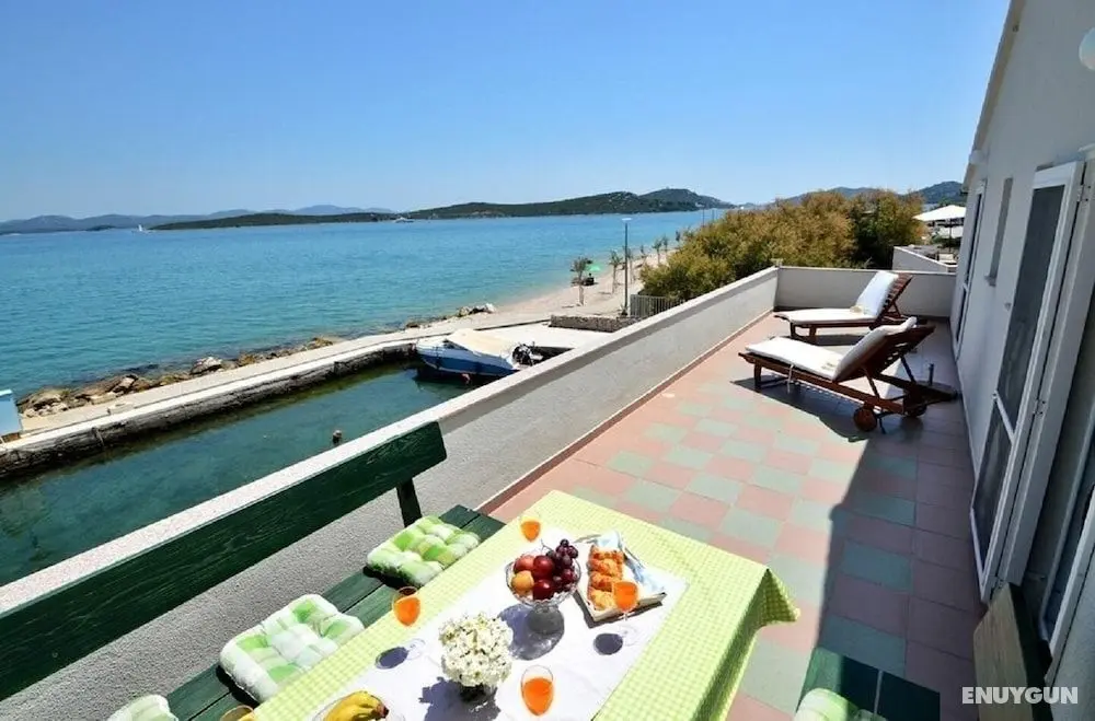 Denko - Right on the Beach - A1 - Öne Çıkan Resim
