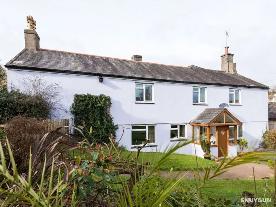 Dennis Galmpton in Galmpton - Oda