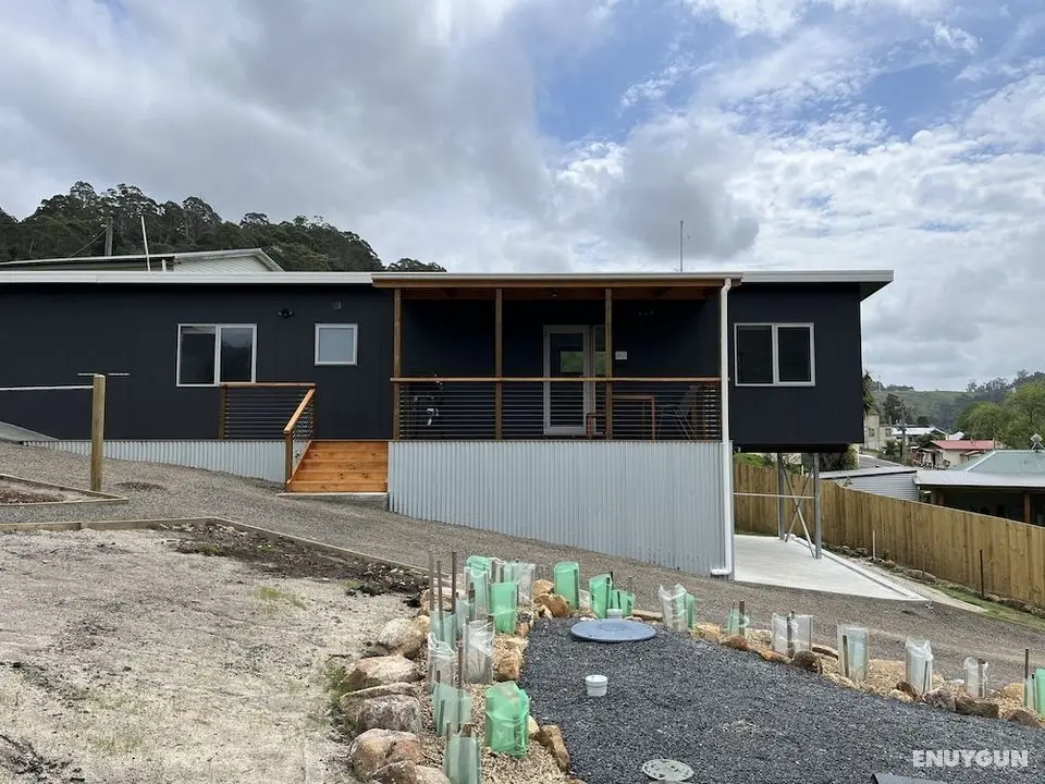 Derby Digs Cabin - Öne Çıkan Resim