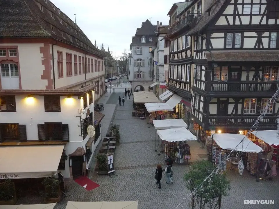 Hotel Des Arts - Genel