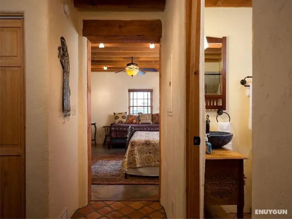 Desert Breeze - Delightful Railyard Adobe, Walk to The Plaza - Oda