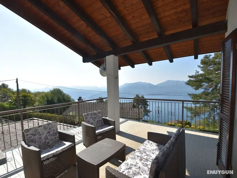 Detached House in the Village Trarego With a Nice View of the Lake - Öne Çıkan Resim