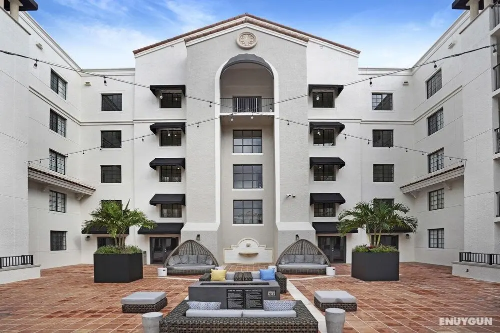 Dharma Home Suites Coral Gables at Gables Grand Plaza - Dış Mekan