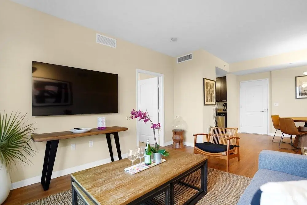 Dharma Home Suites South Miami at Red Road Commons - Oda