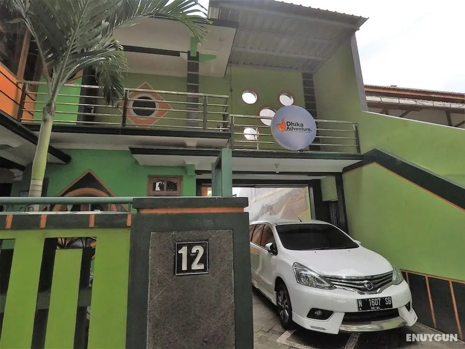Dhika Adventure - Hostel - Otopark