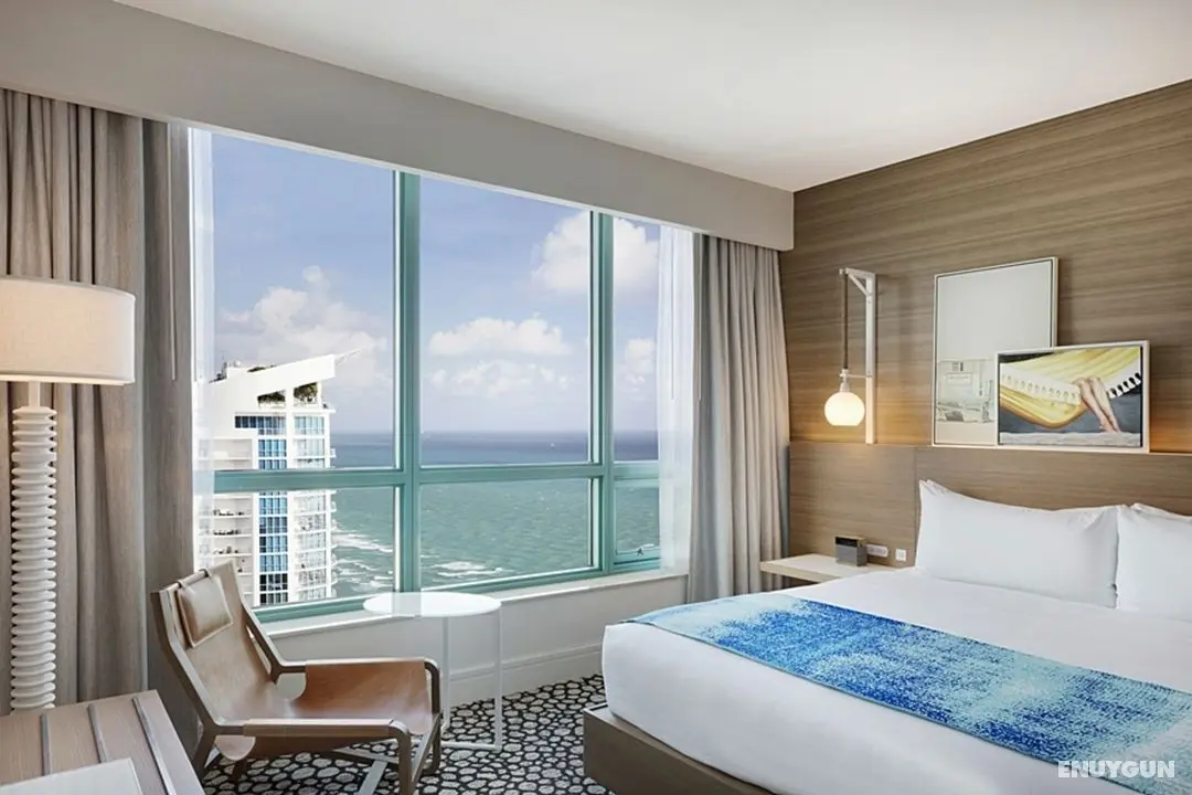 The Diplomat Beach Resort,Curio Collection by Hil - Oda
