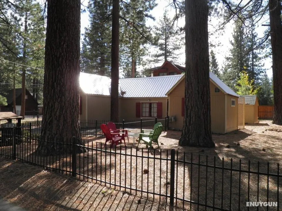 Dog Friendly Cabin Only Steps to the Lake - Oda Düzeni