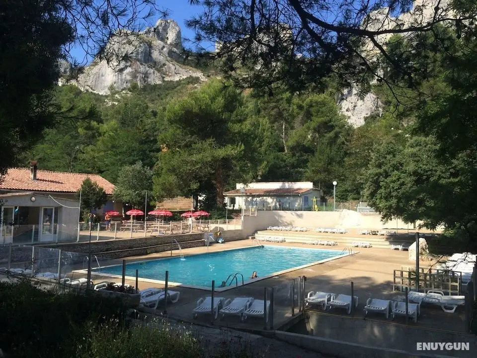 Domaine de la Vallée Heureuse - Havuz