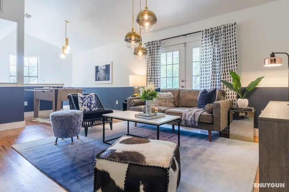 Domio Germantown Massive 8BR Comprised of 2 4BR Suites - Öne Çıkan Resim