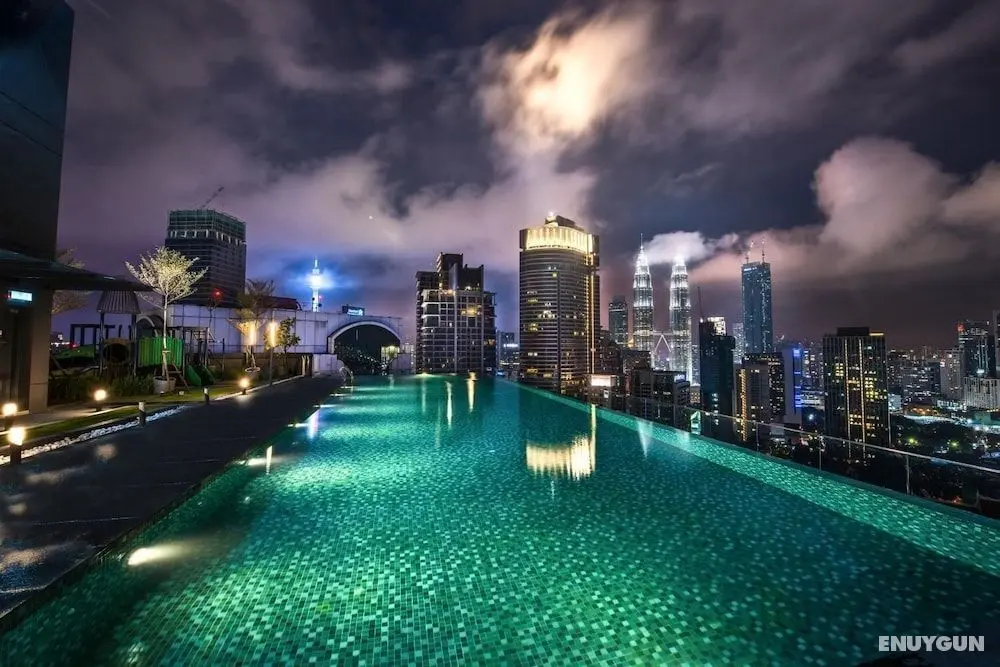 Dorsett Residences Bukit Bintang - Emy Room - Havuz