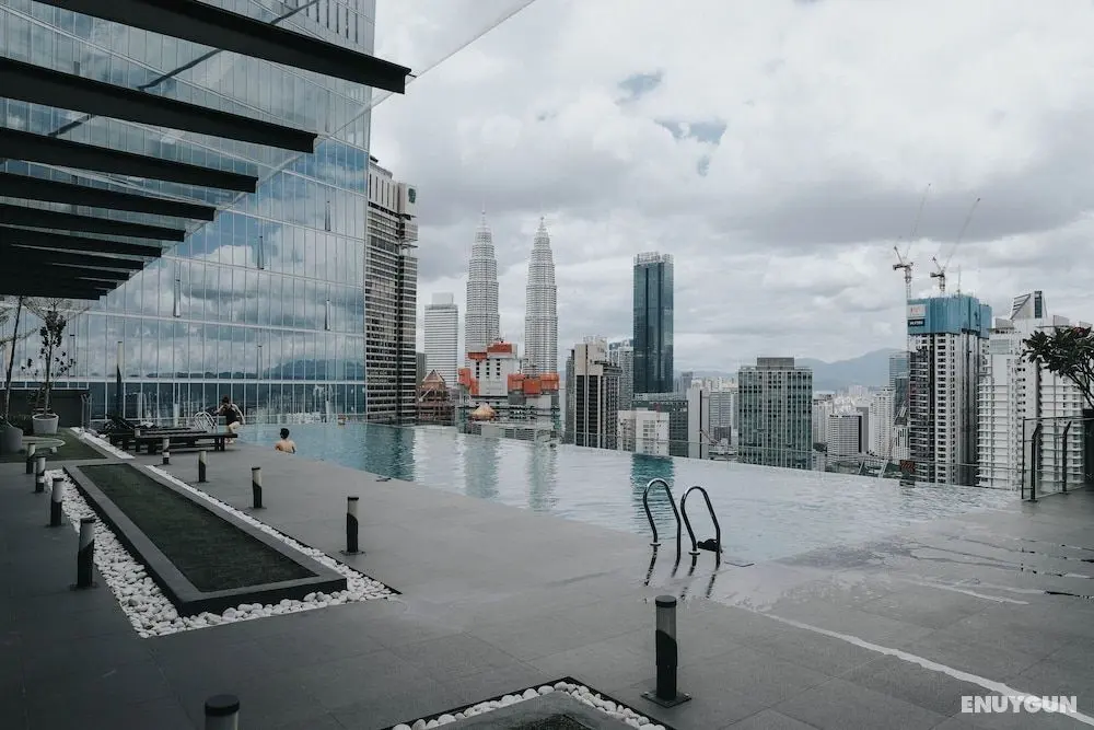 Dorsett Residences Bukit Bintang - MZ suite - Havuz