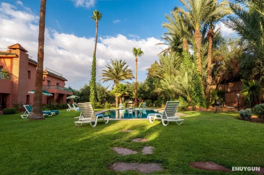 Double Bedroom in a Charming Villa in the Marrakech Palmeraie - Havuz