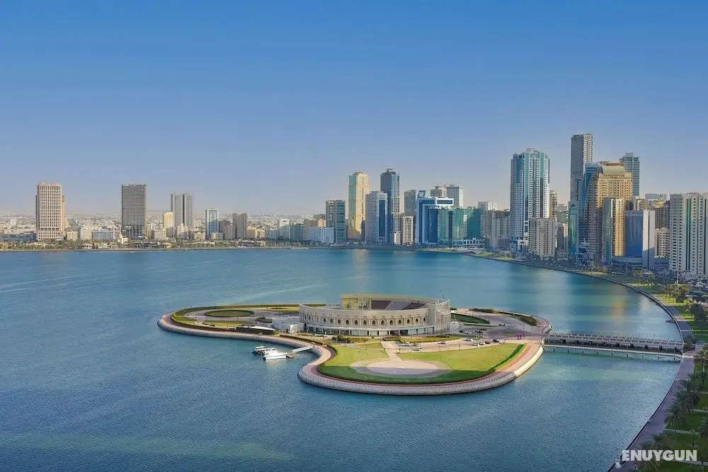 DoubleTree by Hilton Sharjah Waterfront Hotel & Residences - Dış Mekan