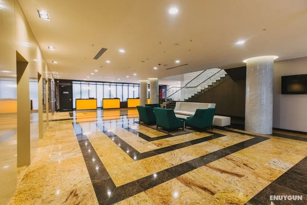 DoubleTree by Hilton Hotel Tyumen - Lobi