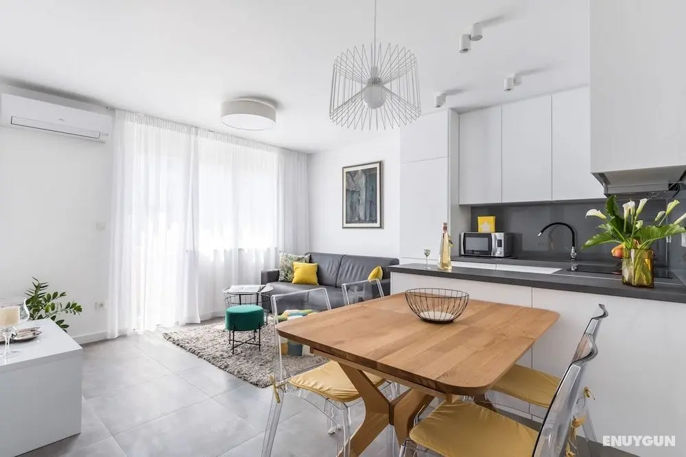 Down Town Apartment With Balconies - Öne Çıkan Resim