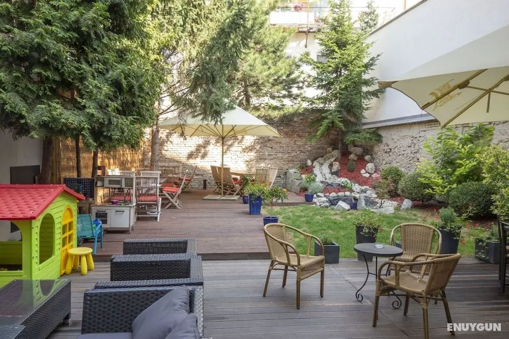 Downtown Bratislava Hotel - Dış Mekanlar