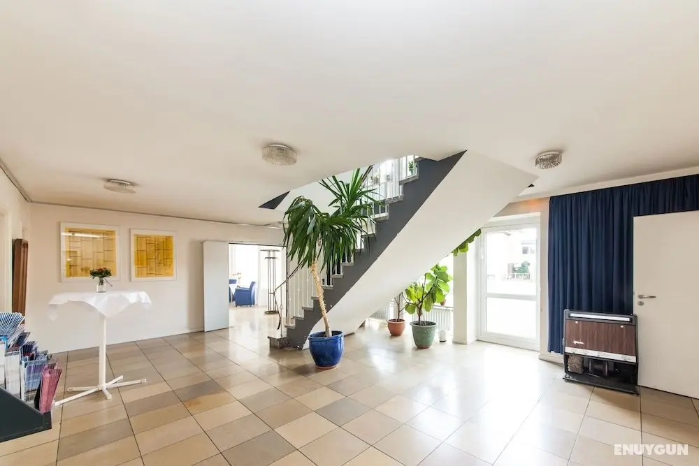 Hotel Drei Kronen Elmshorn - Lobi