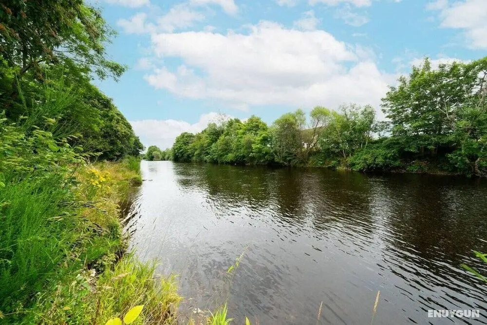 Earnside Cottage With Charming Riverside Views - Oda