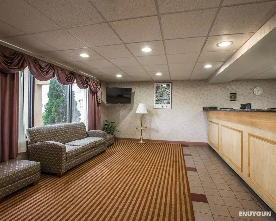 Econo Lodge Inn & Suites - Lobi