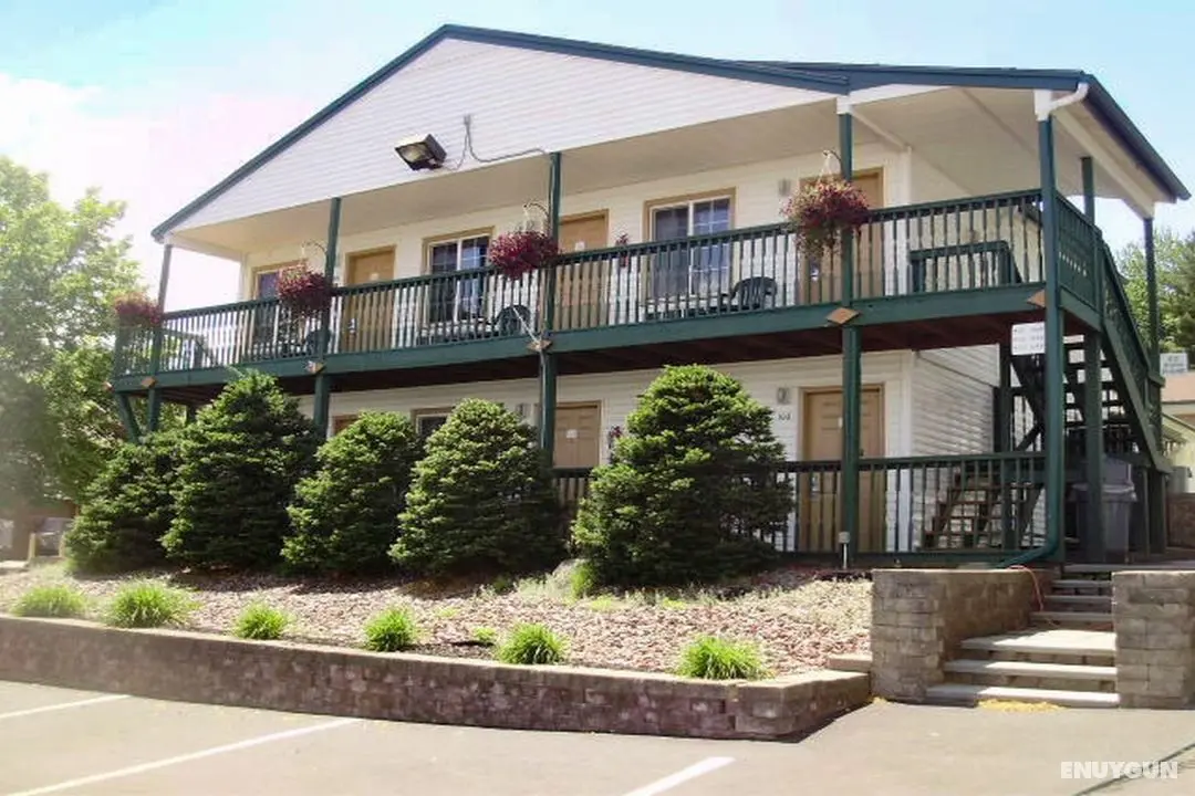 Econo Lodge Lake George Outlets - Genel