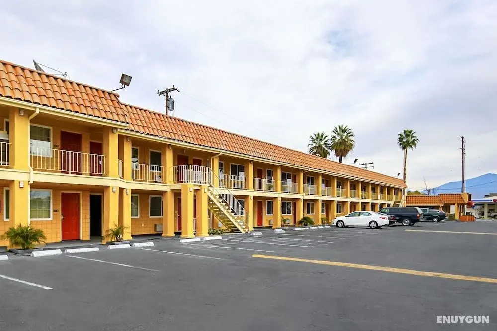 Econo Lodge San Bernardino I-215 - Dış Mekan