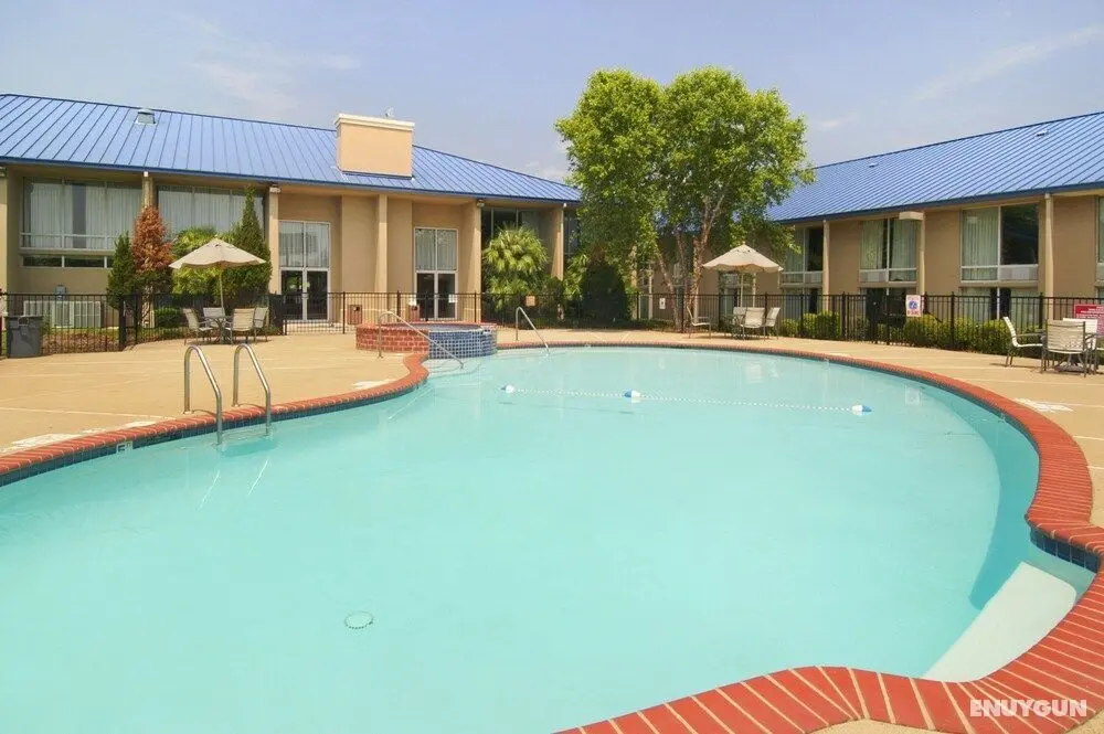 Economy Inn & Suites Shreveport - Havuz