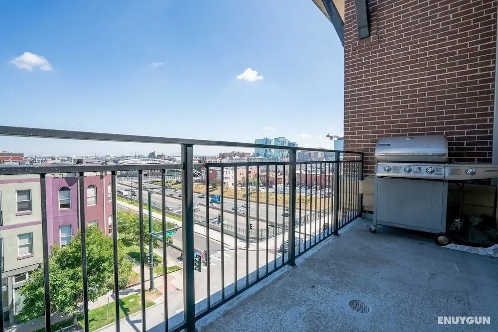Elegance & Elevation: Mile High Condo in Highland - Oda Düzeni