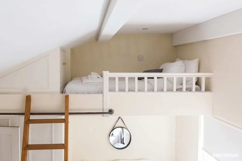 Elegant 3 Bedroom Home Located in South Kensington - Oda