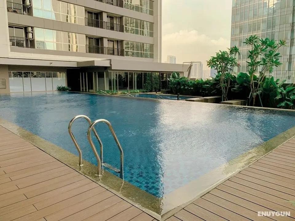 Elegant And Comfort 1Br At Ciputra World 2 Apartment - Havuz