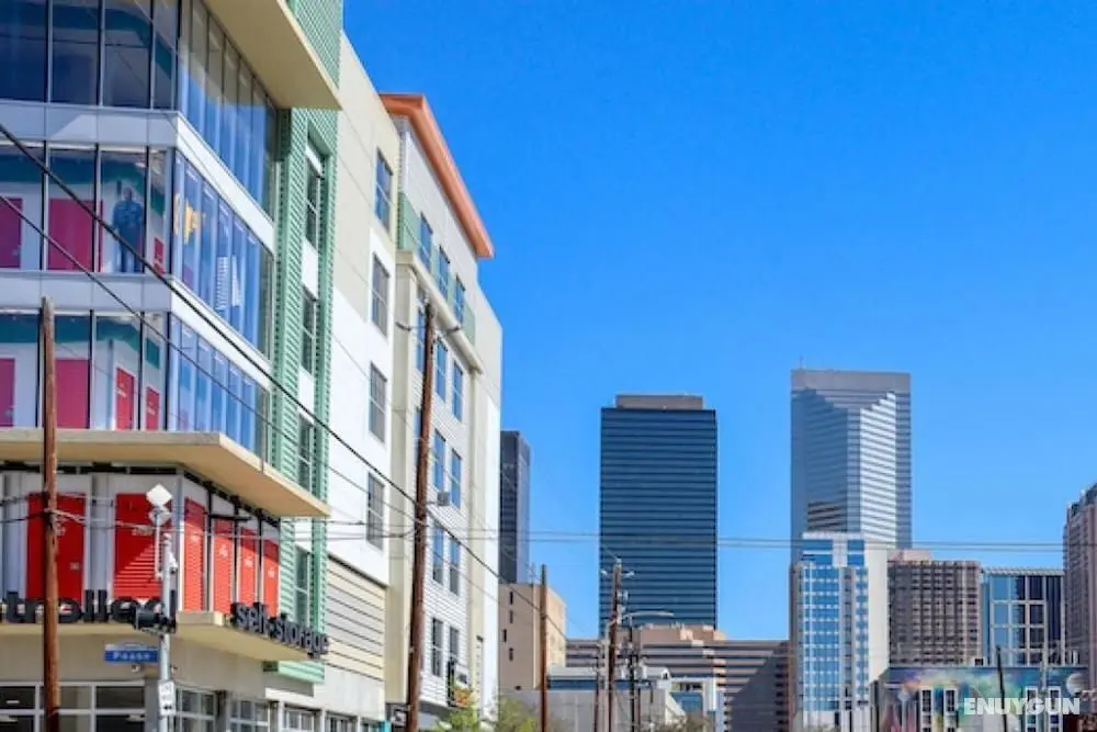 Elegant Downtown Location Recently Upgraded - Oda