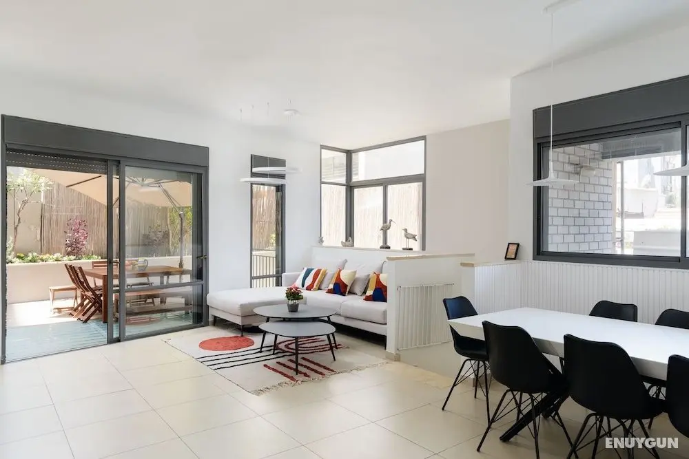 Elegant Duplex with XL Patio by FeelHome - Öne Çıkan Resim
