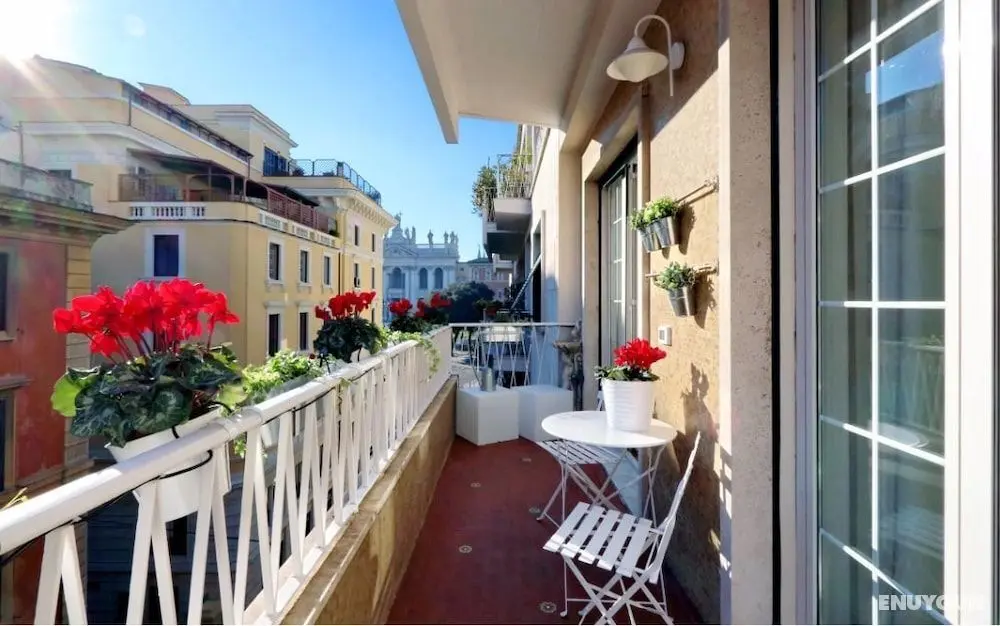 Elegant flat for 8 near Colosseum - Oda Düzeni