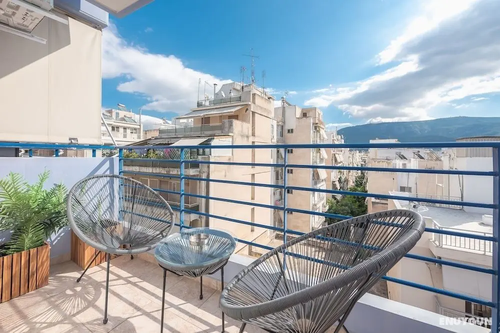 Elegant Home with Balcony by CloudKeys - Oda Düzeni