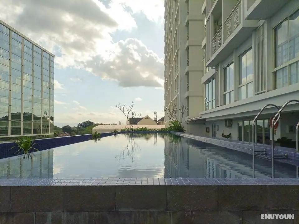 Elegant And Minimalist Studio At Mataram City Apartment - Havuz