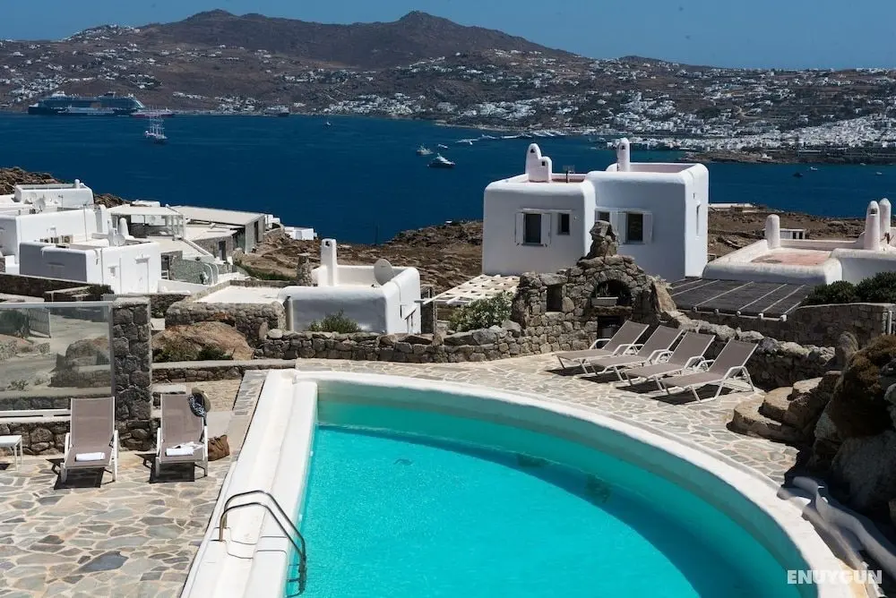 Elegant villa with ocean views & 2 pools - Dış Mekan