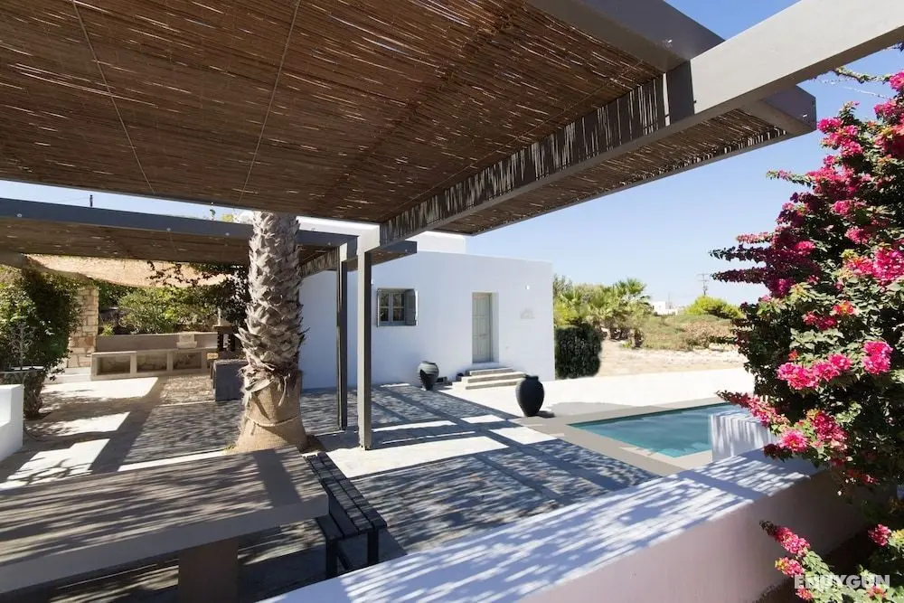 Elegant villa, sea views, designer renovation by VillaRentalsgr - Öne Çıkan Resim