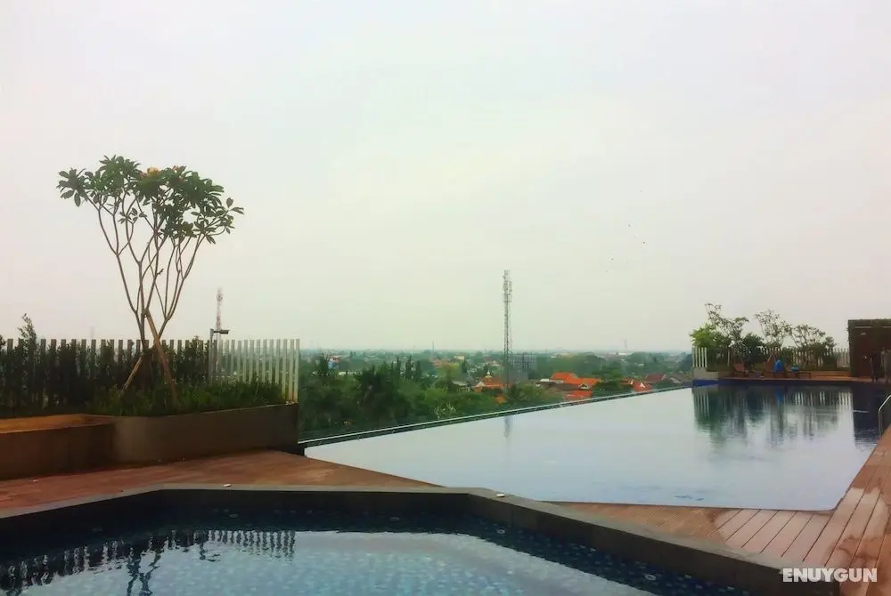 Elegant Studio Apartment at Springwood Residence - Havuz
