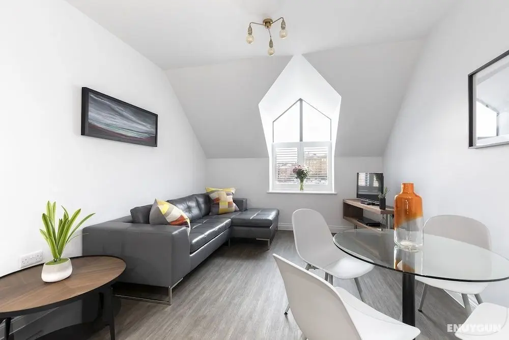 Elliot Oliver - 2 Bedroom Loft Style Apartment In The Docks - Öne Çıkan Resim