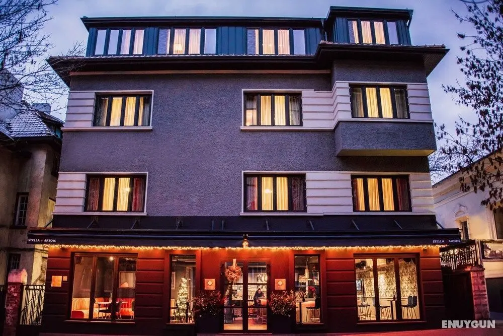 The Embassy Bar & Suites - Dış Mekan