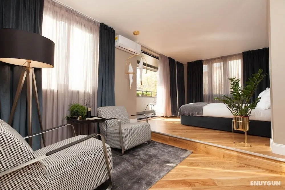 The Embassy Bar & Suites - Öne Çıkan Resim
