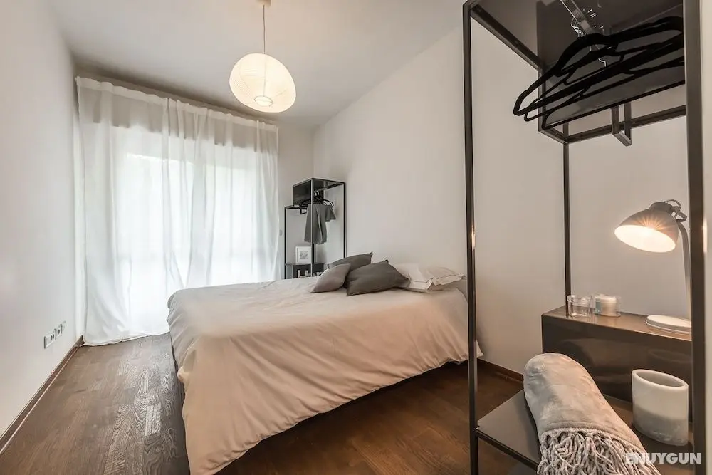 Emilia Suite Life - Öne Çıkan Resim