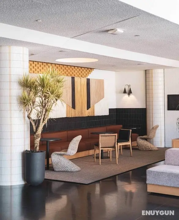 The Emily Hotel - Lobi