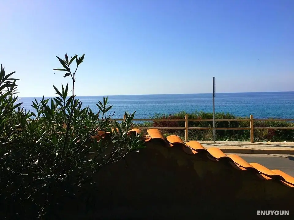 Emma's Villa facing the sea with swimming pool - Dış Mekan