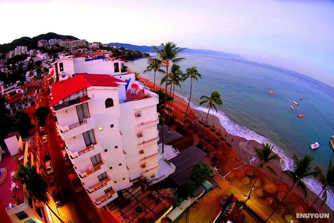 Emperador Vallarta Beachfront Hotel and Suites - Genel