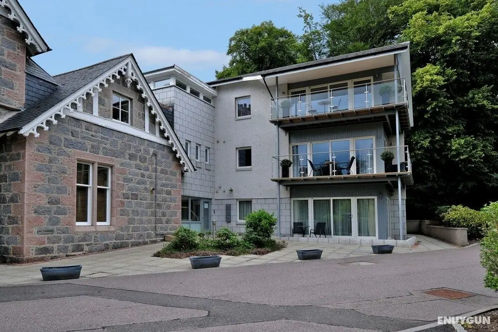 Enchanting Home With Furnished Balcony in Cults, Scotland - Dış Mekan