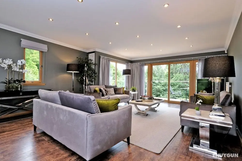 Enchanting Home With Furnished Balcony in Cults, Scotland - Öne Çıkan Resim