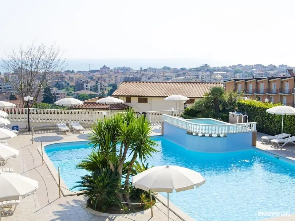 Enjoy Attractive Beaches and Areas of Outstanding Beauty - Öne Çıkan Resim