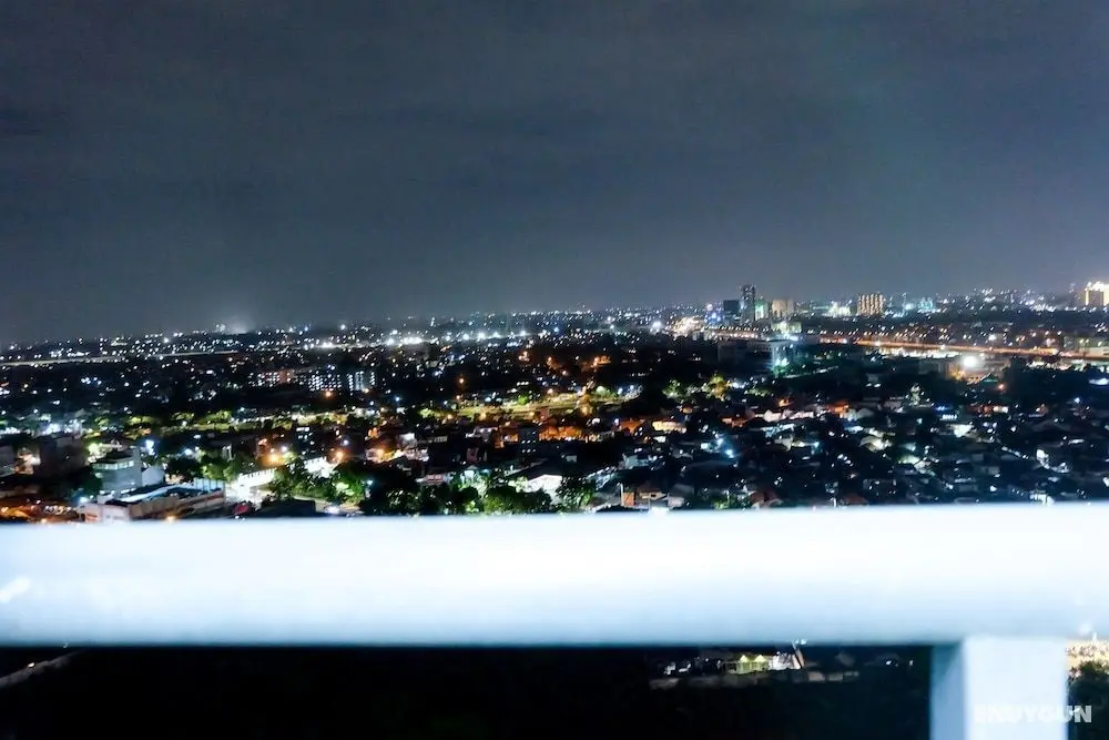 Enjoy Jakarta! Bassura City Apartment - Oda Manzaraları