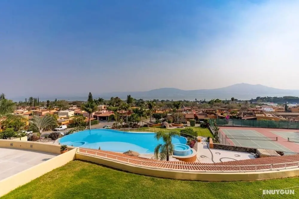 Enjoy Your Stay at a Luxury 3 Bedroom Condo With Stunning Lake Views - Oda