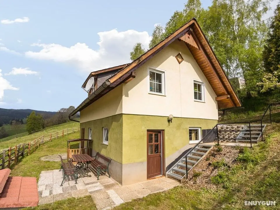 Enticing Chalet in Sankt Andr With Garden and Barbecue - Dış Mekan